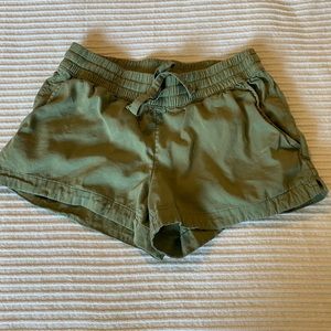Vineyard Vines green shorts size xxs